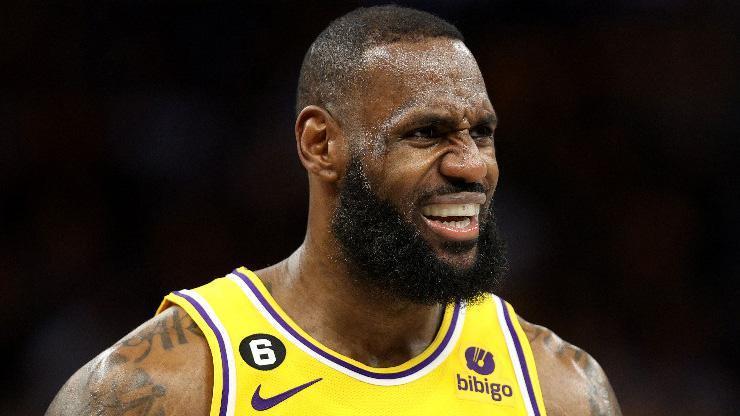 40 yaşındaki LeBron James yine tarihe geçti Lakersa triple-doublela maç kazandırdı...