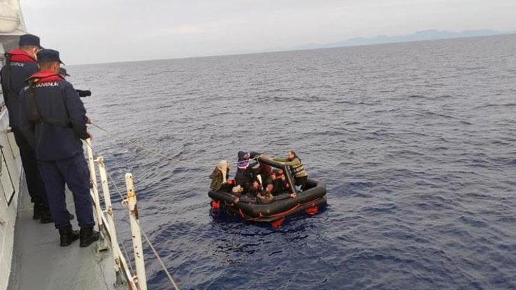 Yunanlıların geri ittiği 19 düzensiz göçmen kurtarıldı