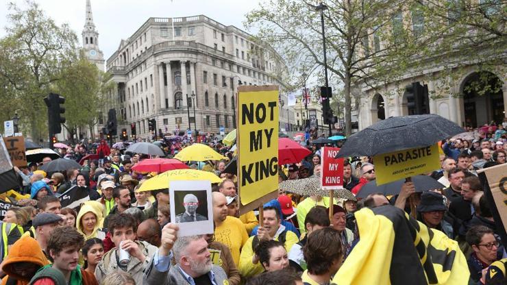 Kral Charlesın taç giyme töreni protestosunda monarşi karşıtı grubun liderine gözaltı