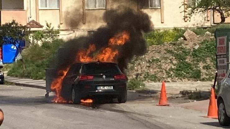 Maltepe’de seyir halindeki otomobilde yangın