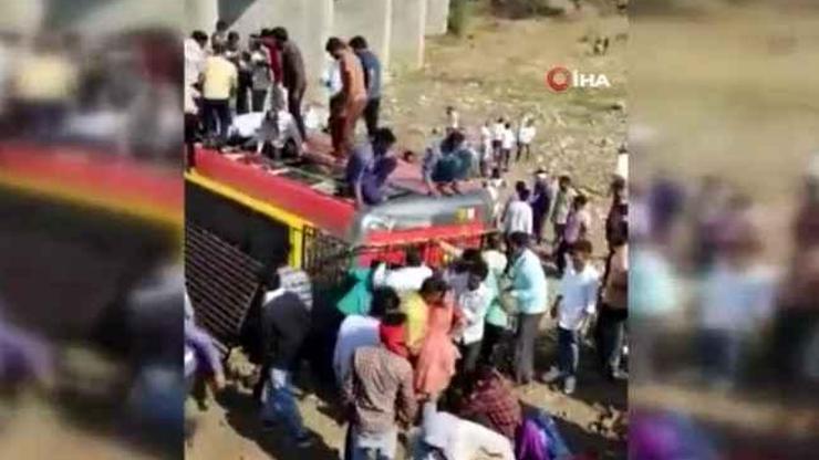 Hindistan’da otobüs köprüden uçtu: 22 ölü