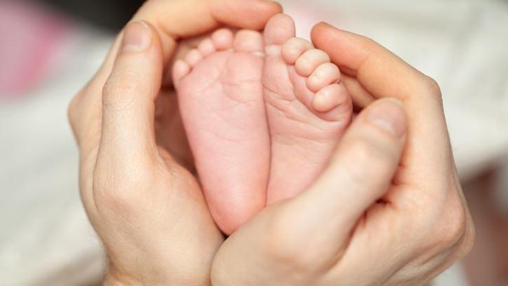 İngilterede ilk kez 3 kişinin DNAsını taşıyan bir bebek dünyaya geldi