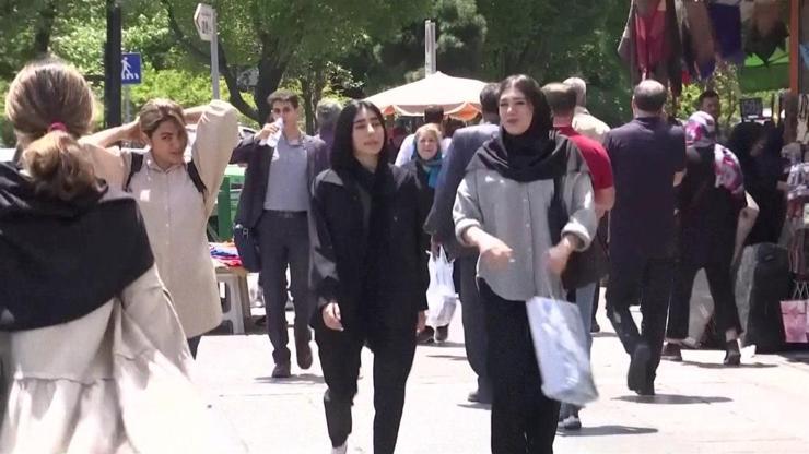 İran, başörtüsü kuralından vazgeçer mi