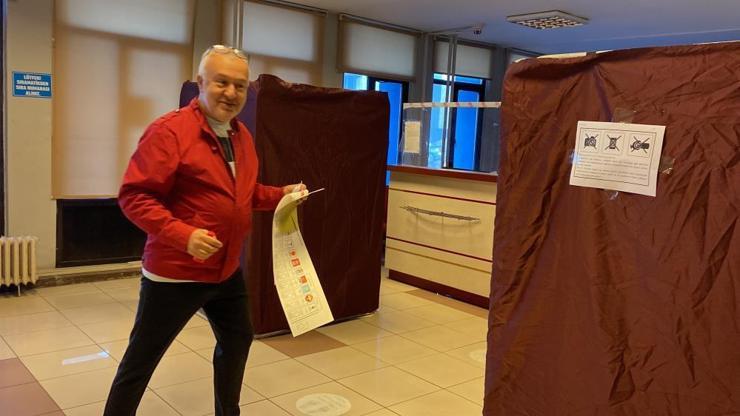 Türkiyeden oy manzaraları Vatandaşlar sandık başına gidiyor