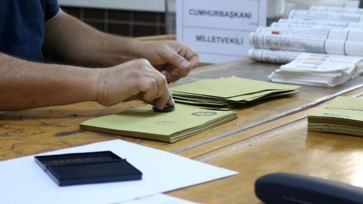 Dünyanın gözü Türkiye seçimlerinde: Dış basın dakika dakika takip ediyor