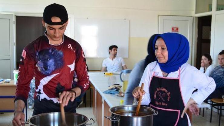Canı sıkıldığı için kursiyer olarak başladığı merkeze usta öğretici oldu Canı sıkıldığı için kursiyer olarak başladığı merkeze usta öğretici oldu