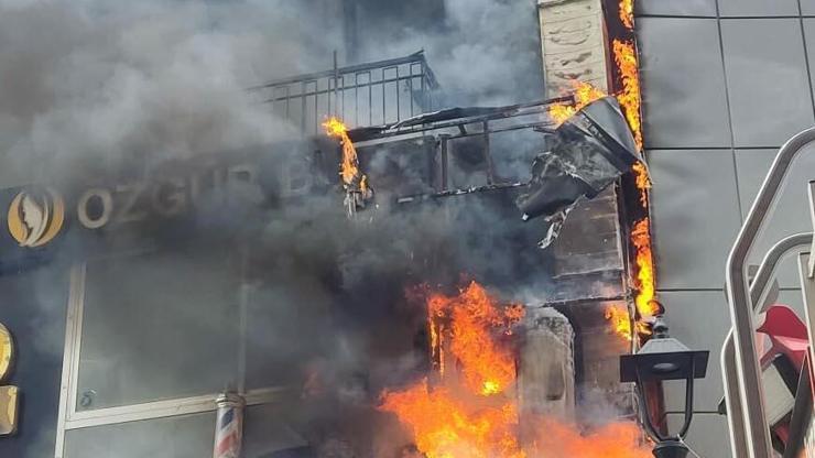 Görüntüler İzmirden Restoran alev alev yandı