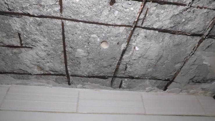 Şaşırtan görüntü Tavan betonu döküldü; midye kabukları ortaya çıktı