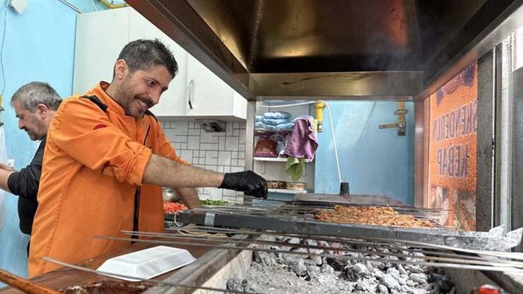 Depremin yıktığı Hataydan Eskişehire gelen kebapçı siparişlere yetişemiyor