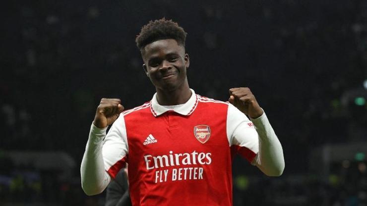 Arsenal, Bukayo Saka ile sözleşme imzaladı