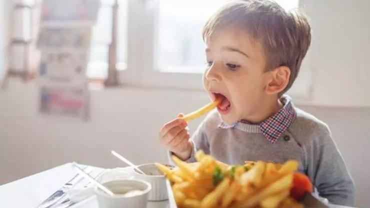 Çocuklarınızı bu besinlerden uzak tutun Hafıza problemlerine yol açıyor