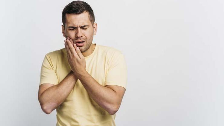 Gömülü dişlerin çekimlerindeki en büyük risk: Sinir hasarına bağlı uyuşukluk