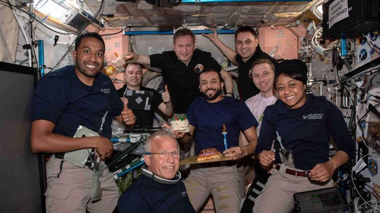BAE’li astronot uzayda doğum günü kutladı BAE’li astronot uzayda doğum günü kutladı