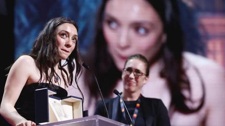 Merve Dizdar Cannes Film Festivalinde en iyi kadın oyuncu ödülünü aldı
