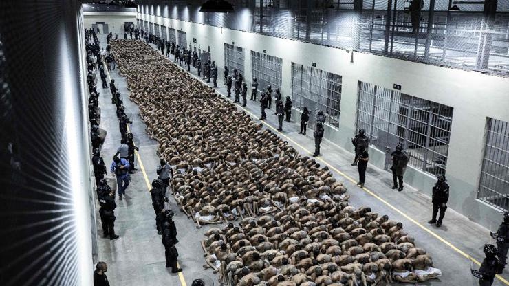 Mega hapishaneli El Salvadorda yeni rapor: 153 tutuklu cezaevlerinde öldü