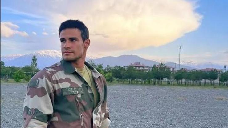 Aşk-ı Memnunun Bülenti Batuhan Karacakaya asker oldu