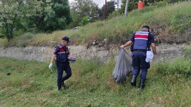 Elazığ’da jandarma ve öğrencilerden Hazar Gölü çevresinde temizlik Elazığ’da jandarma ve öğrencilerden Hazar Gölü çevresinde temizlik