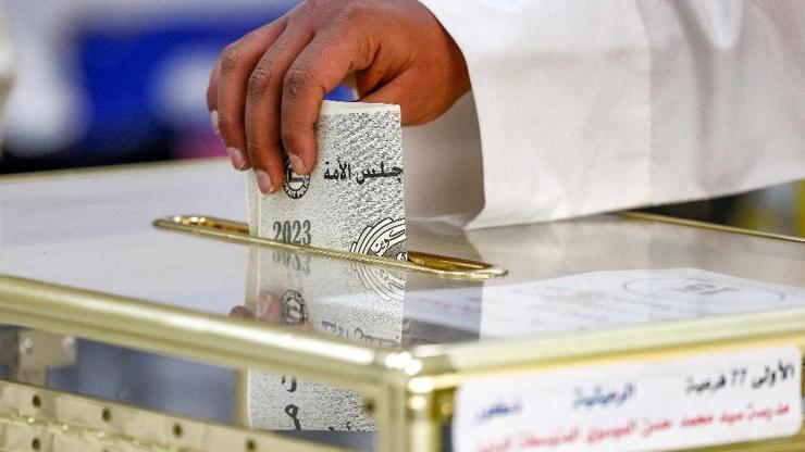 Kuveyt’te halk erken genel seçimler için sandık başında