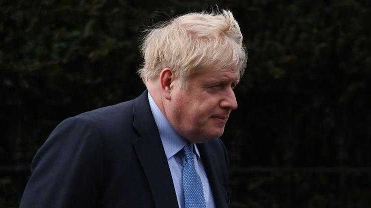 Boris Johnson vekillikten istifa etti