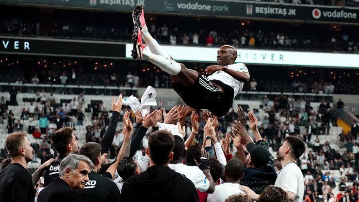 Beşiktaş efsanesi Atiba Hutchinson futbolu bırakma kararı aldı