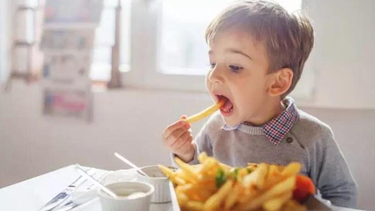 Çocuklarınızı bu besinlerden uzak tutun Hafıza problemlerine yol açıyor