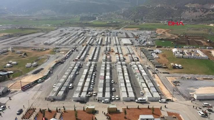Depremzedeler çadırlardan konteyner kentlere geçiyor