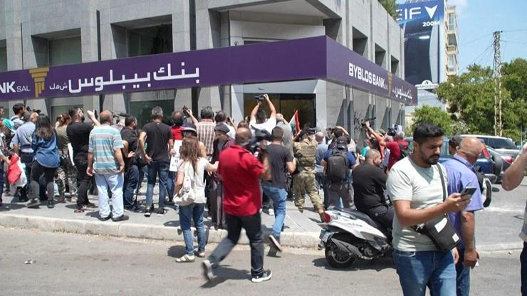 Lübnanda banka şubelerine saldırı
