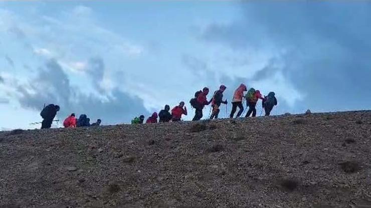 Yerli ve yabancı dağcılardan Süphan Dağı’na yoğun ilgi