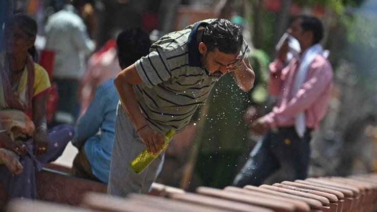 Hindistan’ta aşırı sıcaklar 98 can aldı