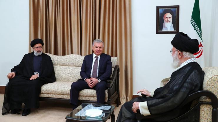 Özbekistan Cumhurbaşkanı Mirziyoyev, İran dini lideri Hamaney ile Tahranda görüştü