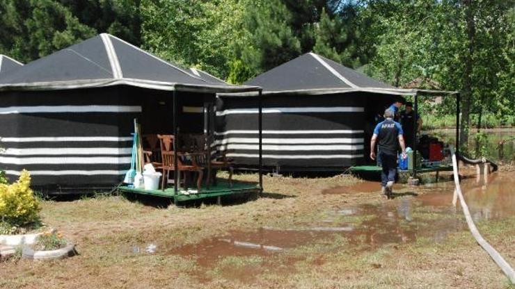 Amasra'da selde zarar gören turizm işletmeleri, bayram tatiline yetiştirilmeye çalışılıyor Amasra'da selde zarar gören turizm işletmeleri, bayram tatiline yetiştirilmeye çalışılıyor