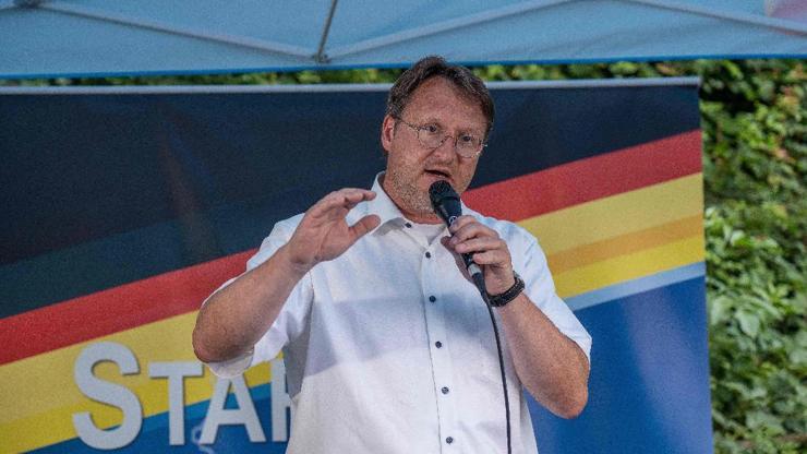 Almanyada aşırı sağcı AfD ilk kez seçim kazandı
