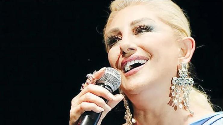 Muazzez Ersoy, İzmir’de 18 bin kişiye konser verdi