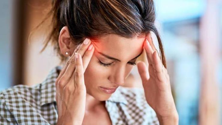Ciddi bir hastalığın nedeni olabilir: Ani baş ağrısına dikkat