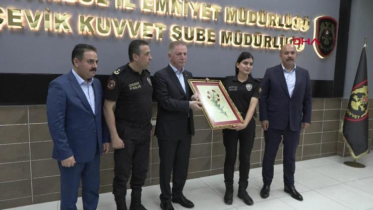 Vali Gül polis memurlarıyla bayramlaştı