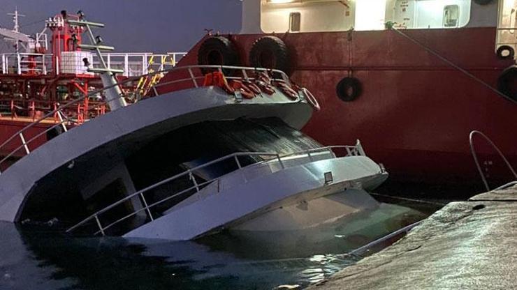 İstanbul Yenikapı sahilde tur teknesi battı