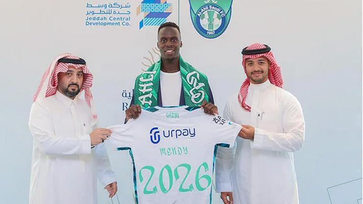 Edouard Mendy Al Ahli ile sözleşme imzaladı