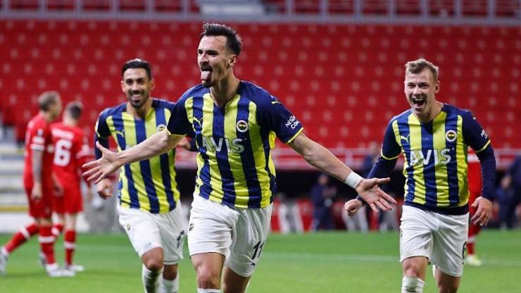 Fenerbahçede 3 futbolcu takımdan ayrıldı