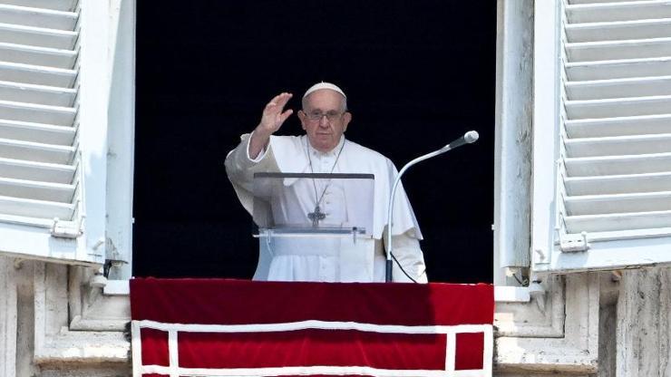 Papa Francisten İsveçte Kuran-ı Kerim yakılmasına tepki: Öfke ve tiksinti duyuyorum