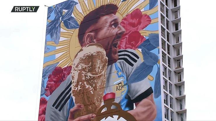Dünyanın en büyük duvar resmi Messi için yapıldı