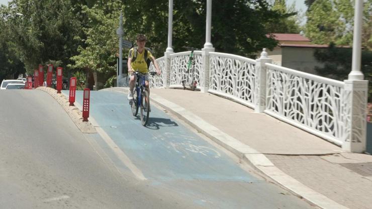 İstanbul’da bisiklet yollarındaki engeller sıkıntı yaşatıyor