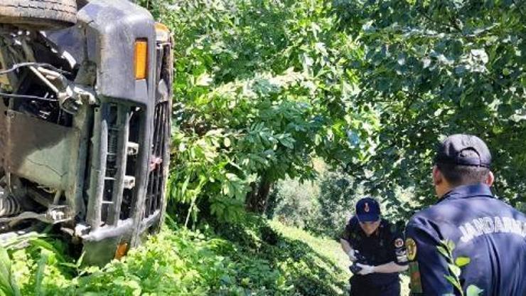 Rize'de şarampole yuvarlanan kamyonetin sürücüsü yaralandı