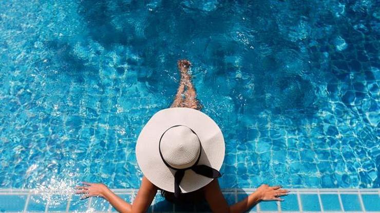 Aşırı sıcaklarda tatilcilere önemli uyarı: Bu zaman aralığında denize veya havuza girmeyin, çünkü...
