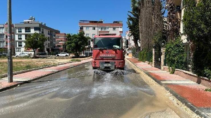 Yenişehir Belediyesi kent genelinde temizlik çalışmalarını sürdürüyor