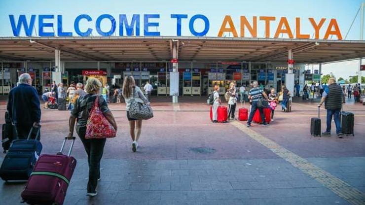Antalya Havalimanında tüm zamanları rekoru