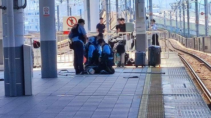 Japonyada trende bıçaklı saldırı: 3 yaralı