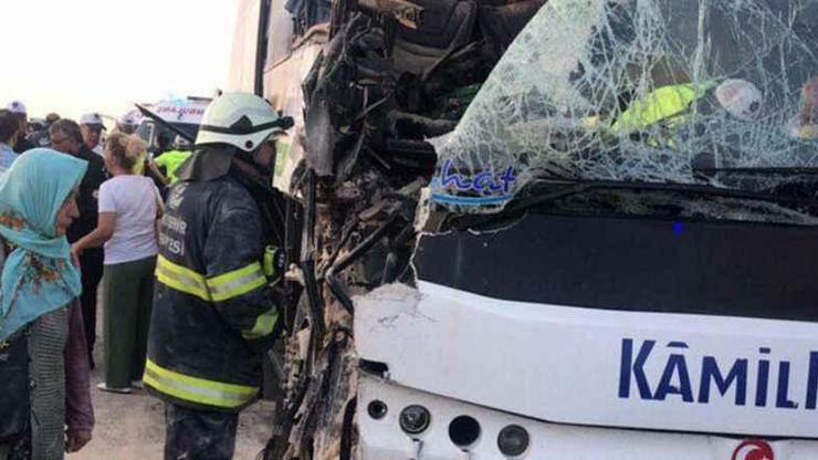 Eskişehirde yolcu otobüsü, TIRa çarptı: 23 yaralı