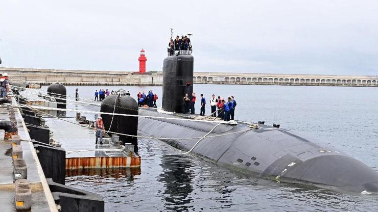 ABDnin nükleer denizaltı hamlesine, Kuzey Kore füze denemeleriyle karşılık verdi