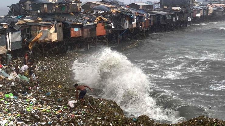 Filipinleri Doksuri Tayfunu vurdu: 1 ölü