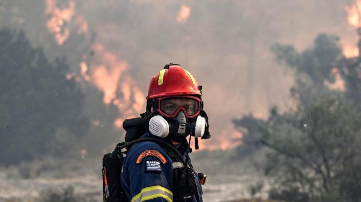 Yunanistan’da orman yangınlarının bilançosu: 3 kişi öldü, 74 itfaiyeci yaralandı